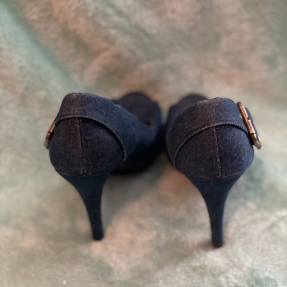 PRELOVED ✨ Denim Platform Heels - Picture 3 of 3